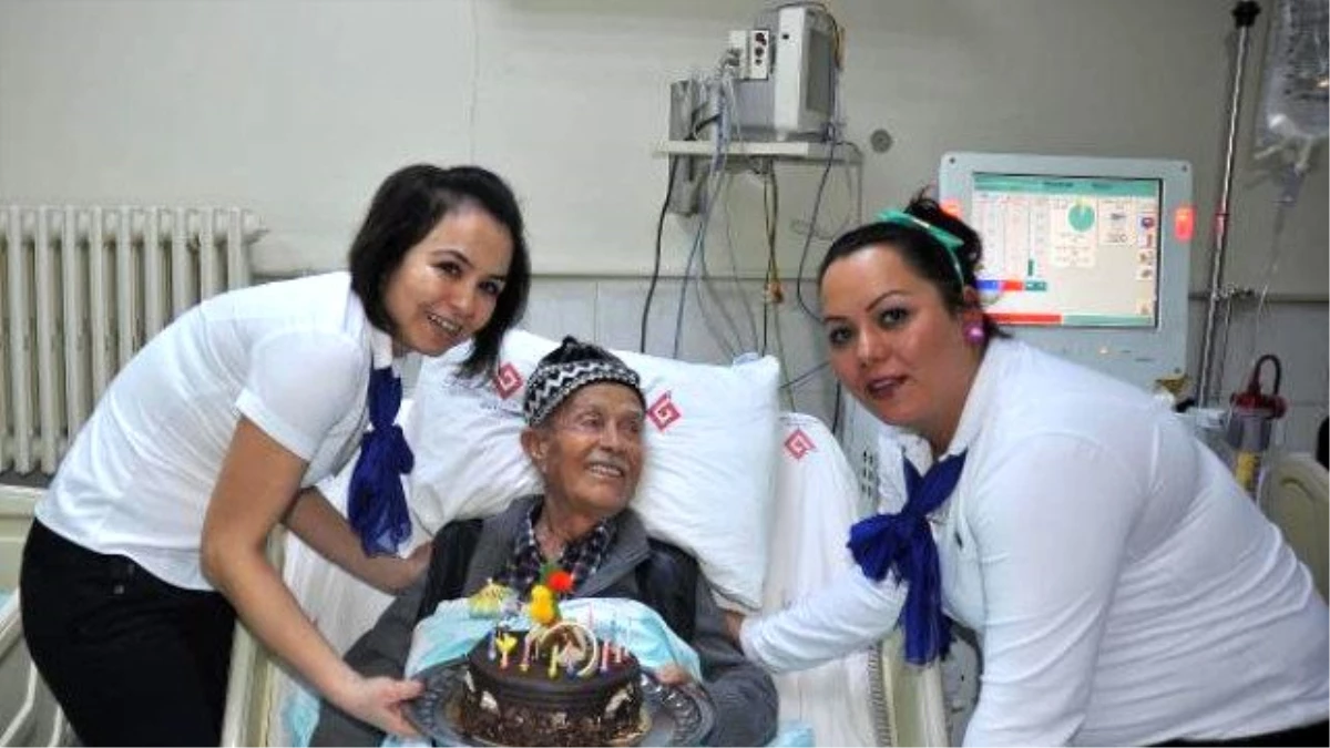 100\'üncü Yaşını Diyaliz Servisinde Kutladı