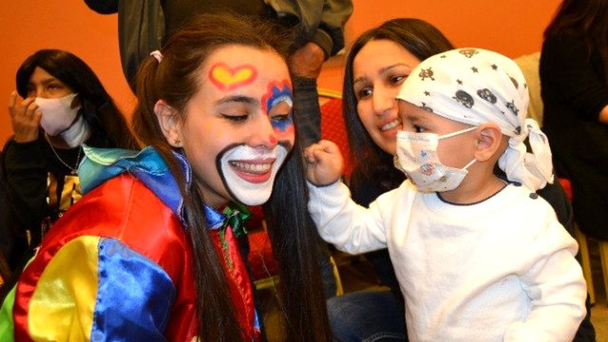 Adana\'da Lösemili Çocuklara Yılbaşı Partisi Verildi