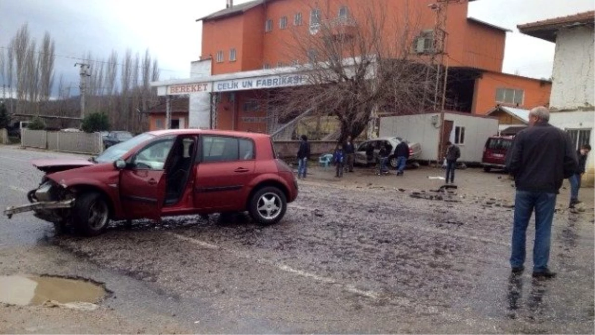 AK Parti Şaphane İlçe Başkanı Trafik Kazasında Yaralandı
