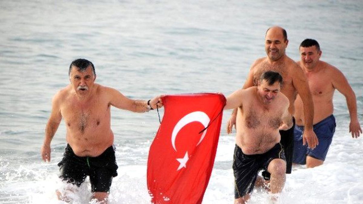 Antalya\'da Aralık Ayında Deniz Keyfi