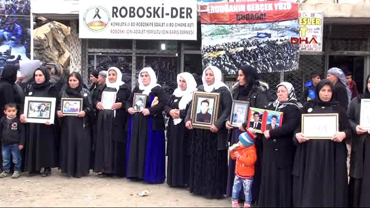 CHP\'liler Uludere\'de Ölenleri Mezarları Başında Andı