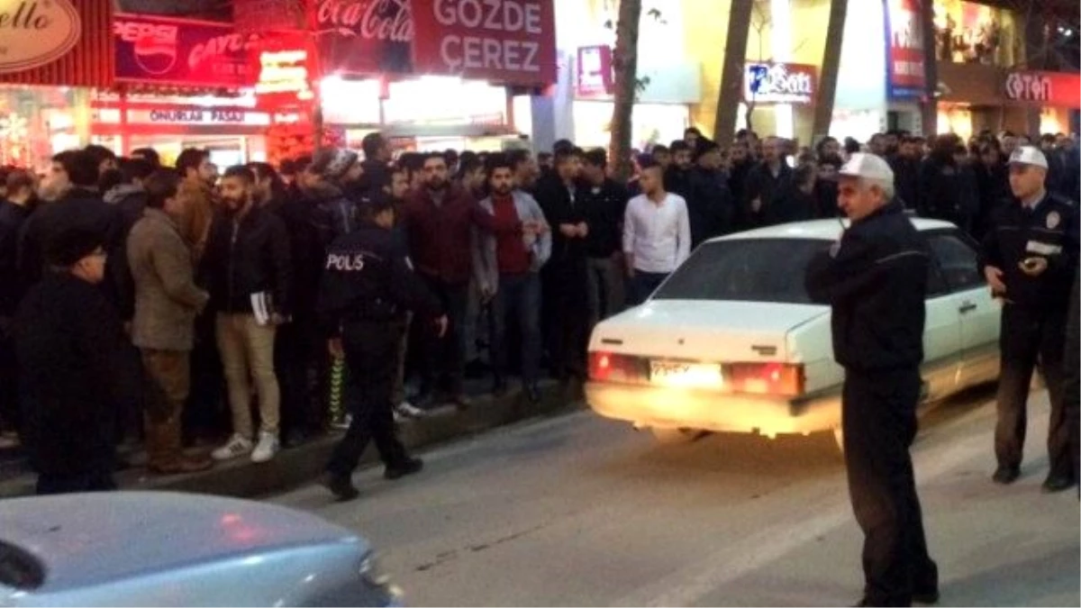 Elazığ\'da İki Grup Arasında Kavga Çıktı: 2 Yaralı