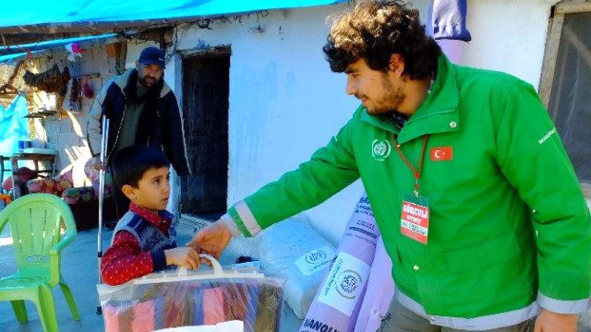 İHH\'dan Türkmenlere Malzeme Yardımı