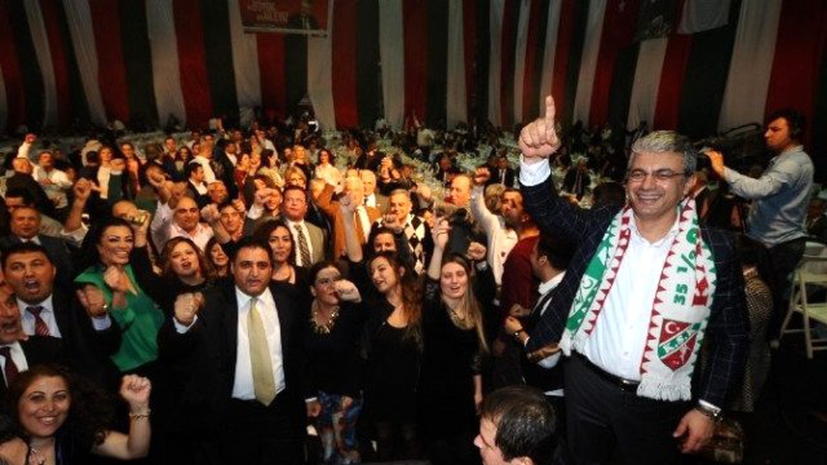 Karşıyaka Belediyesi \'Yeni Yıla\' Erken Girdi