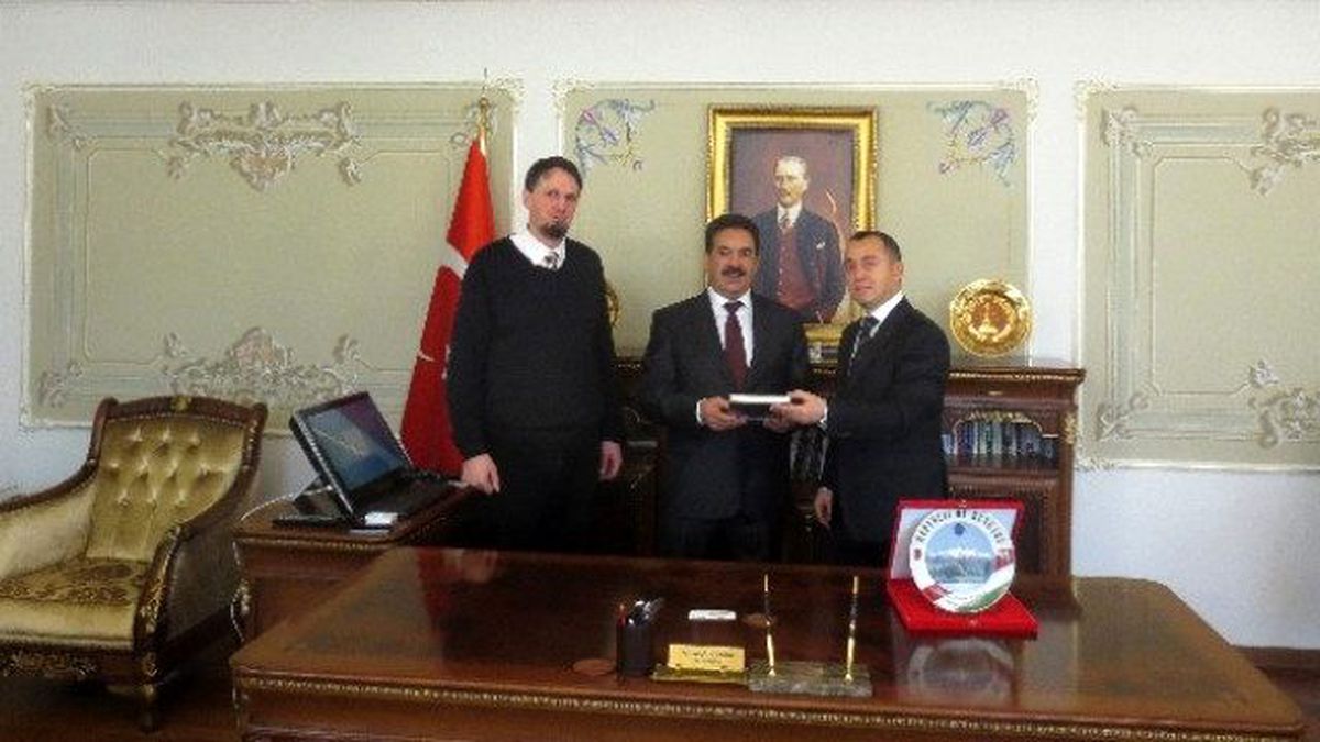 Macarlar\'la Kardeşlik Gelişiyor