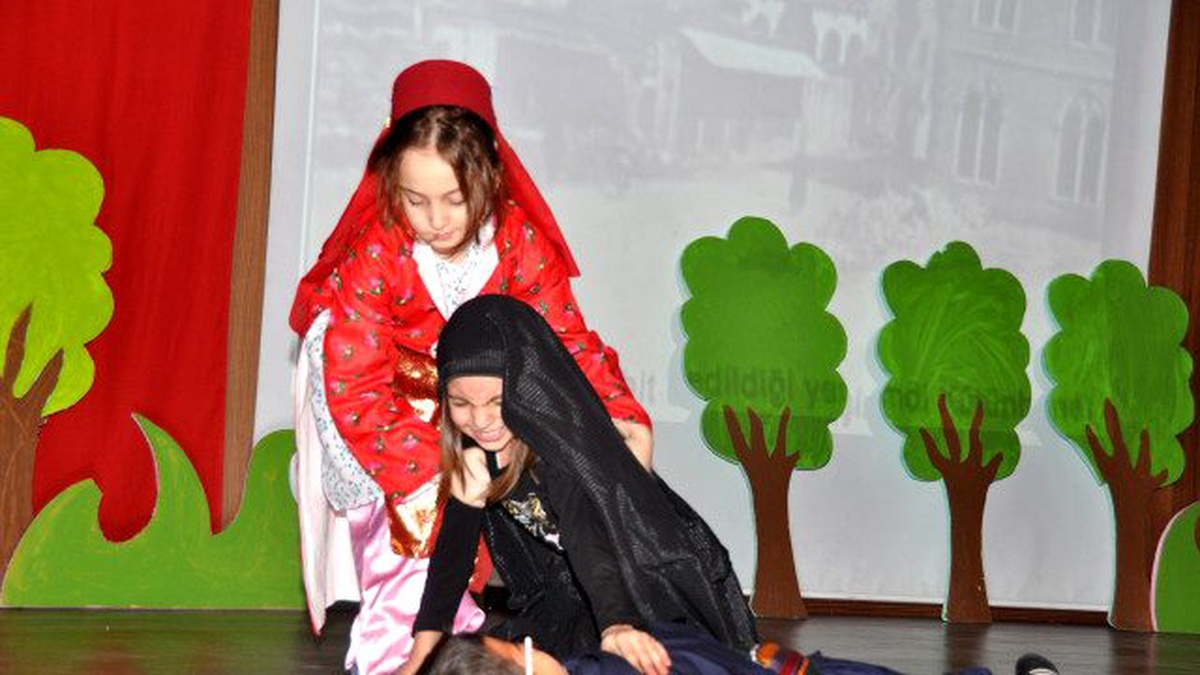 Minik GKV\'liler Gaziantep Destanını Sahneledi