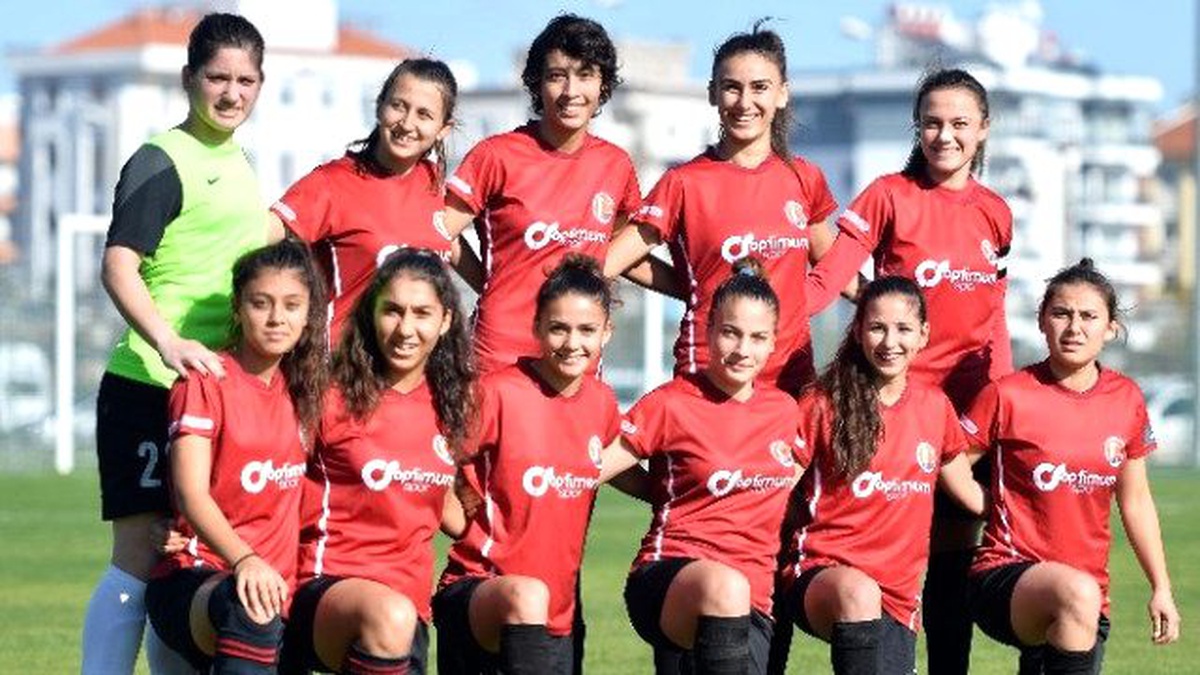 Muratpaşa\'nın Kadınları Camspor\'u Konuk Ediyor