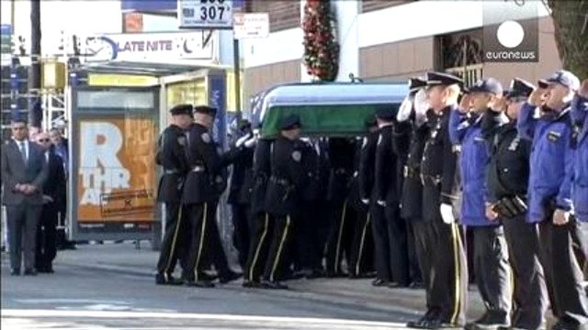 New York\'ta Öldürülen Polis İçin Cenaze Töreni Düzenleniyor