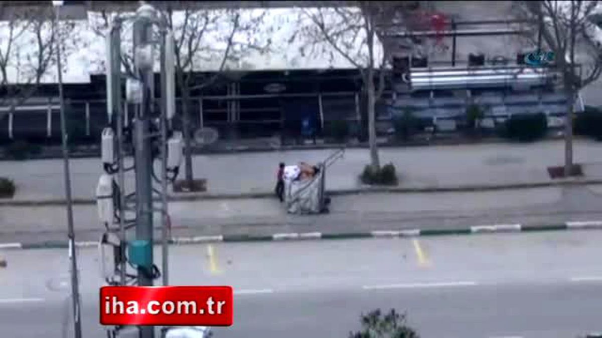 Hurdacı Çocuğa Polis Yardım Etti