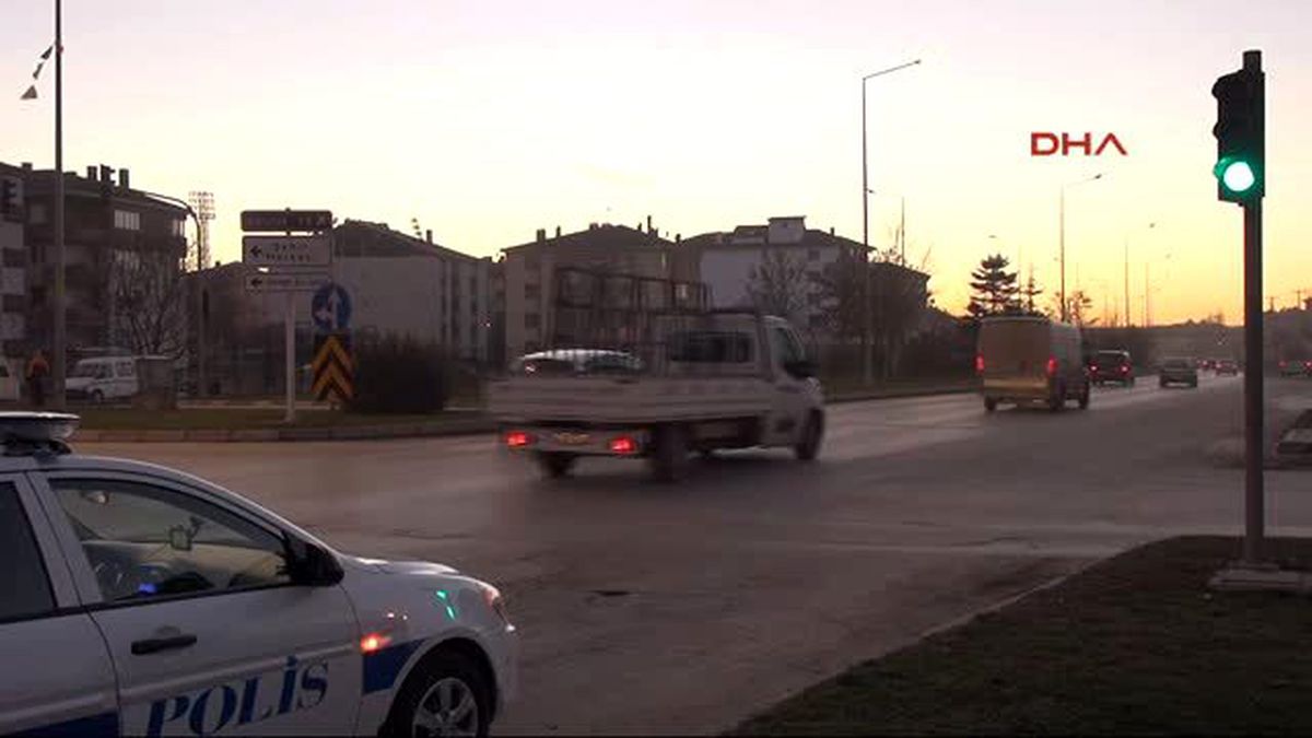 Polislere Rağmen Kırmızı Işığa Aldırmadılar