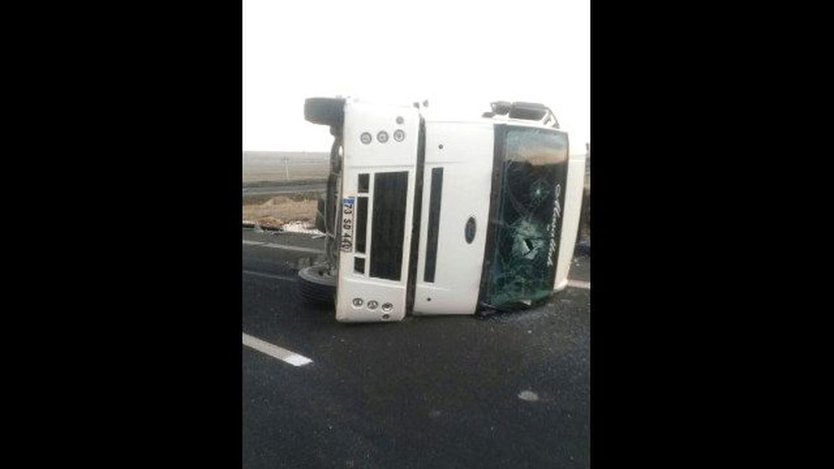 Şanlıurfa\'da Tanker Devrildi, Sürücü Yaralandı