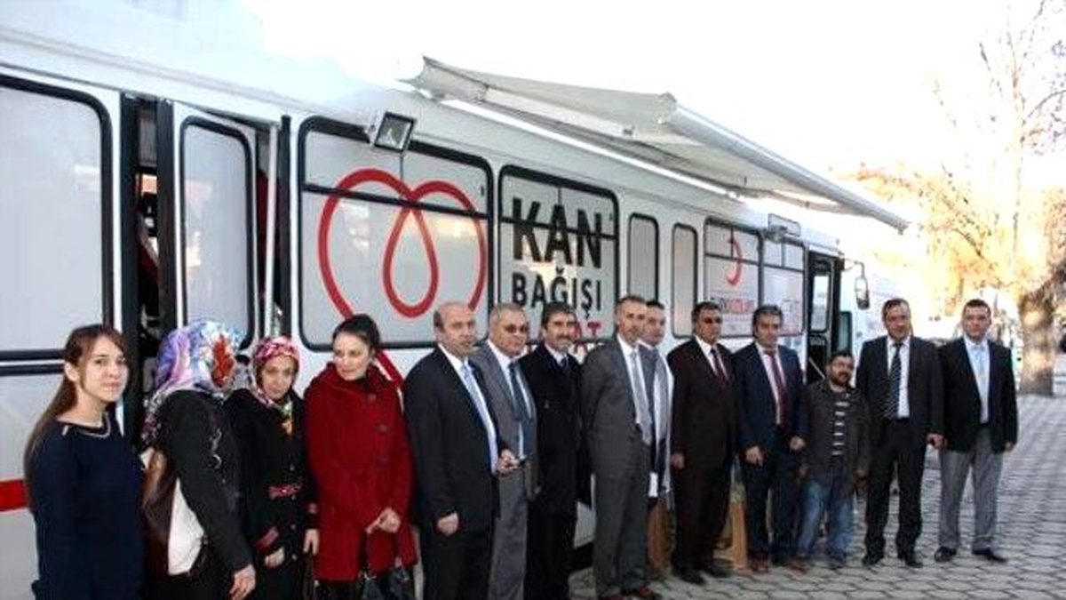 Taşovalı Yöneticilerden Kızılay\'a Kan Bağışı