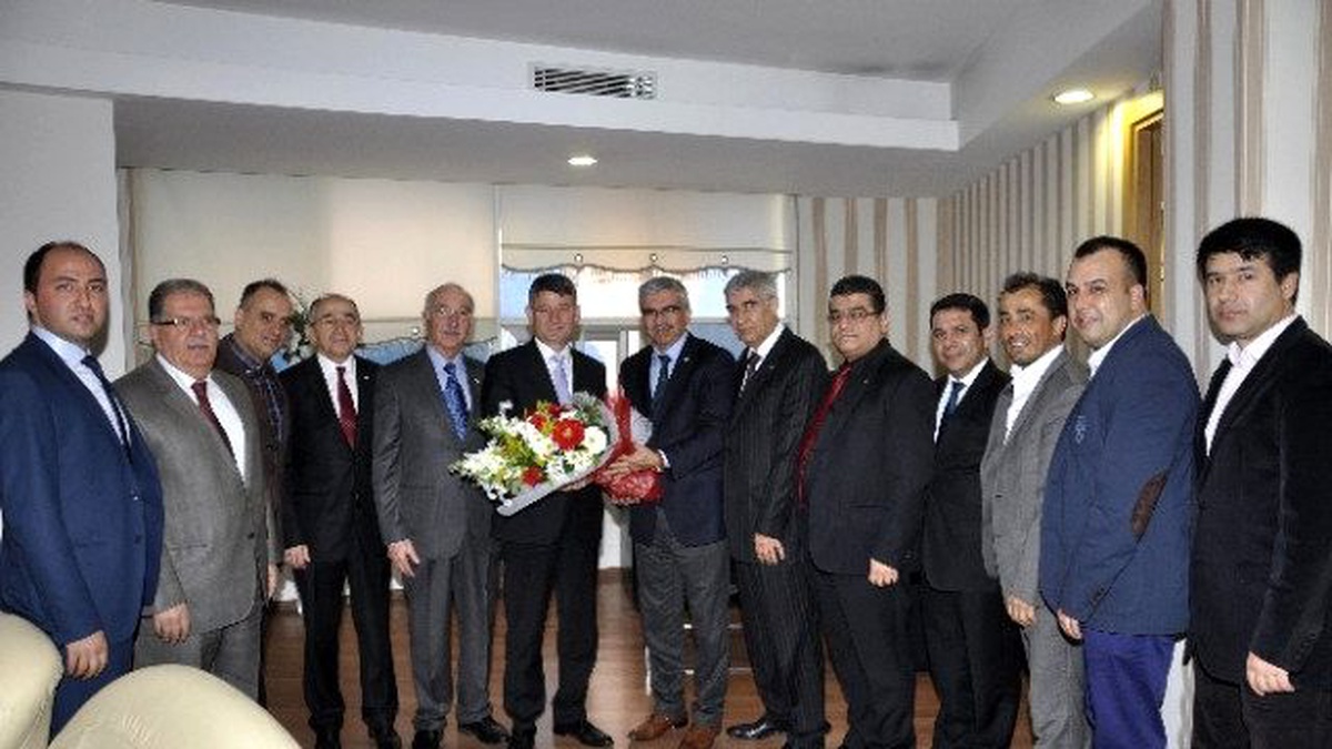 Türk Kızılay\'ından Başkan Fikret Yeni\'ye \'Hayırlı Olsun\' Ziyareti