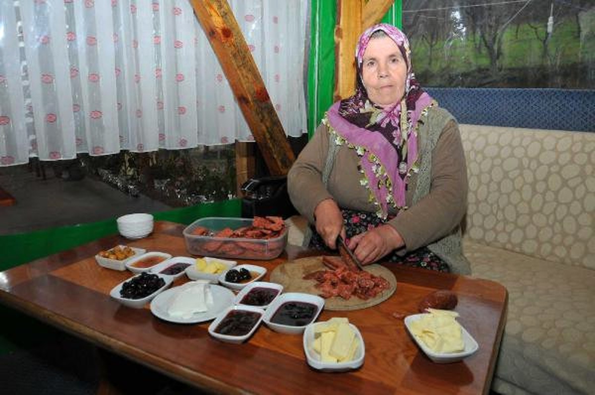 Uludağ Yolunda Parası Olmayana Bedava Kahvaltı