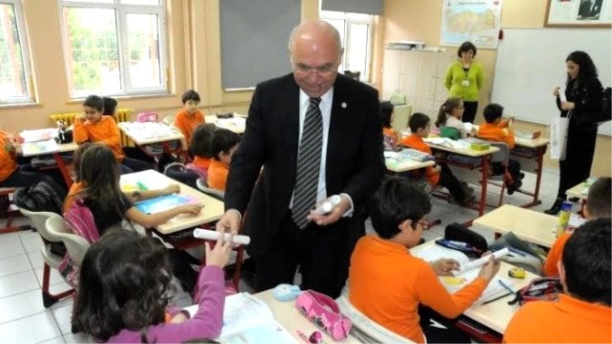 Yılbaşı Tebriği Gönderen Minik Öğrenciye Süleymanpaşa Belediye Başkanı Eşkinat\'tan Ziyaret