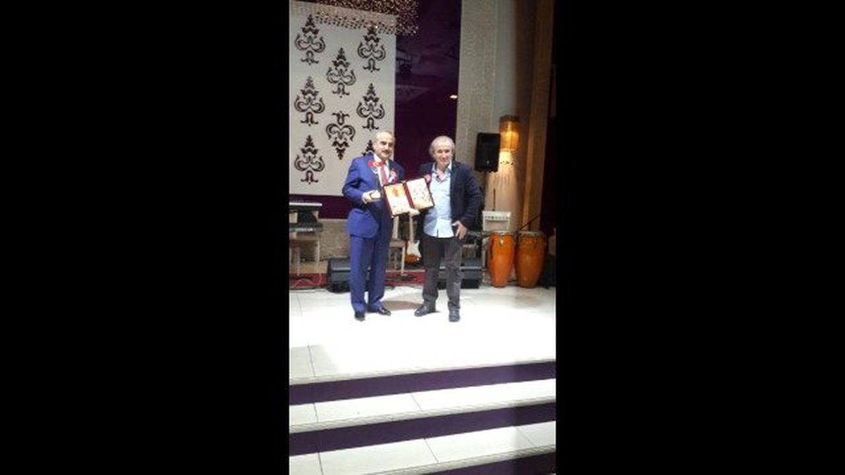 2014 Yılı Hizmet Ödülü Başkan Şahin\'e Verildi