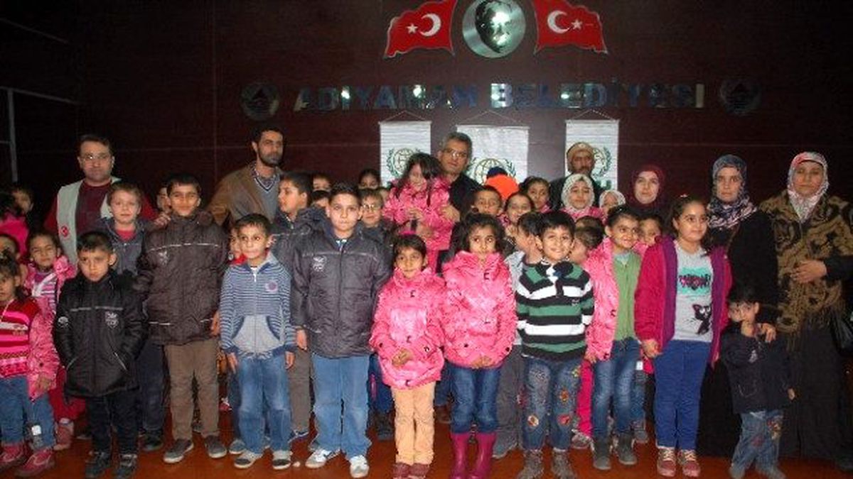 Adıyaman\'da, 200 Yetim Çocuğa Kışlık Mont Dağıtıldı