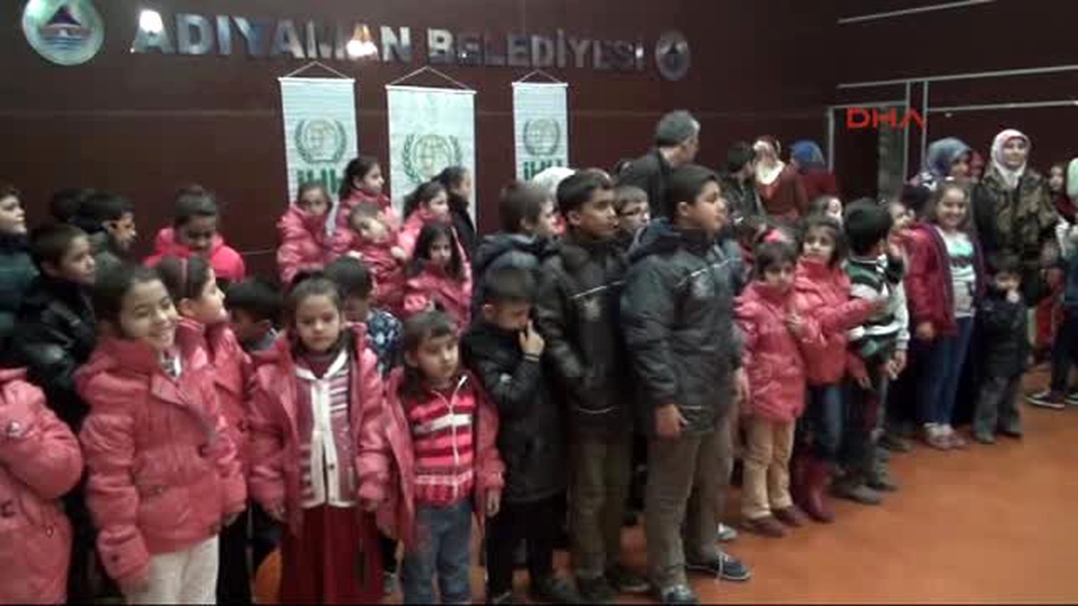 Adıyaman\'da 200 Yetim ve Öksüz Çocuğa Kışlık Giysi Yardımı