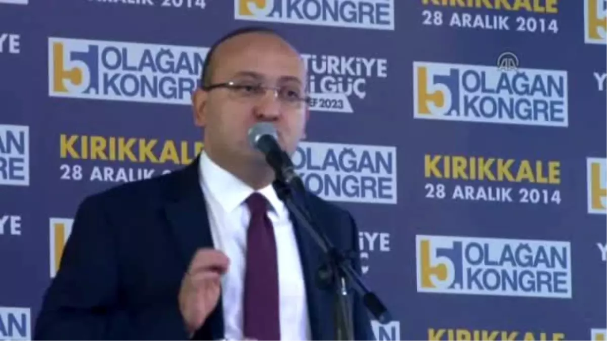 Akdoğan: "Biz Hizmet Ediyoruz, Onlar Tehdit Ediyor"