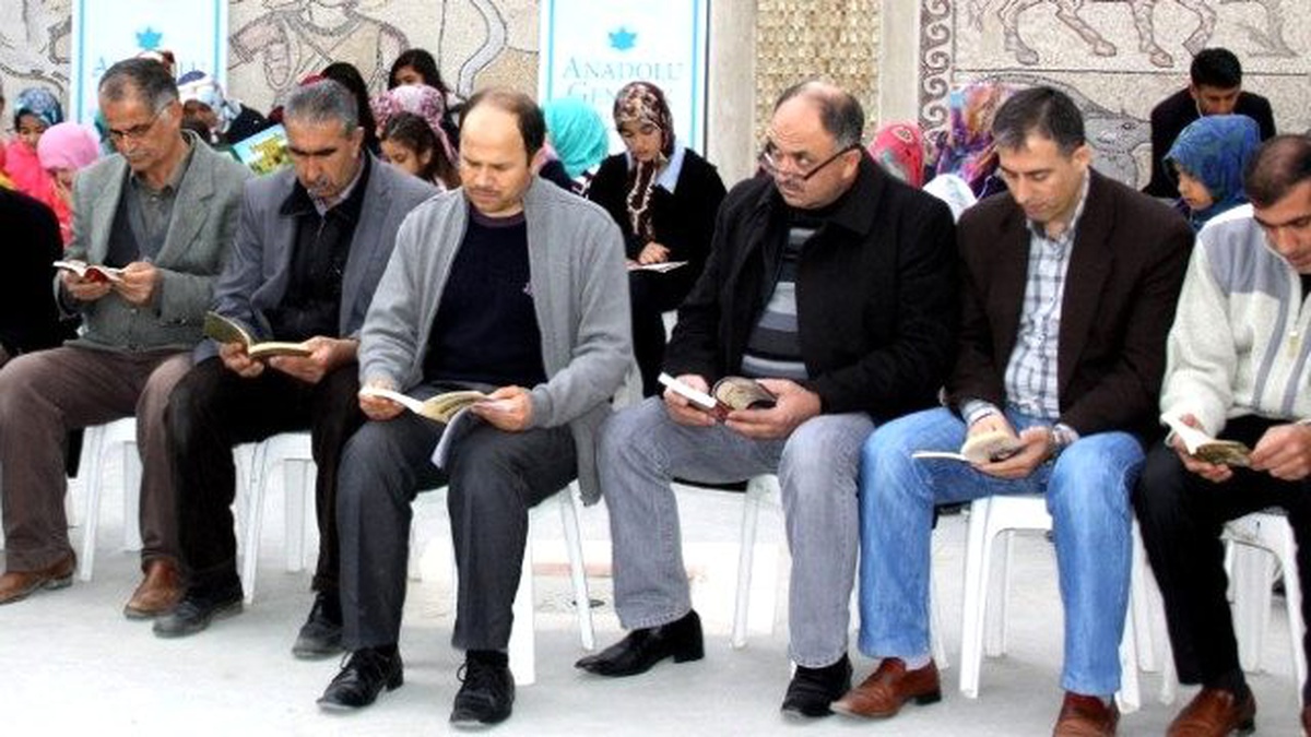 Anadolu Gençlik Vakfı\'ndan Okuma Etkinliği