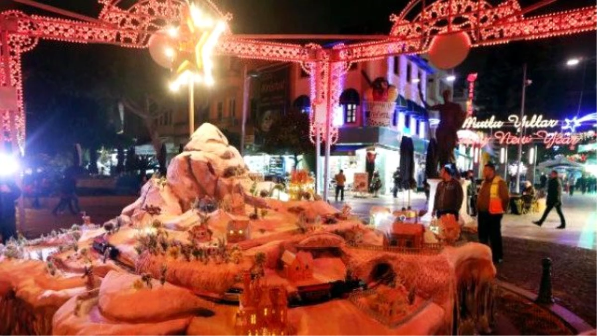 Antalya\'da Yılbaşı Işıkları Yandı