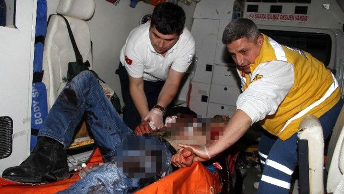 Bıçaklayıp Polise Teslim Oldular