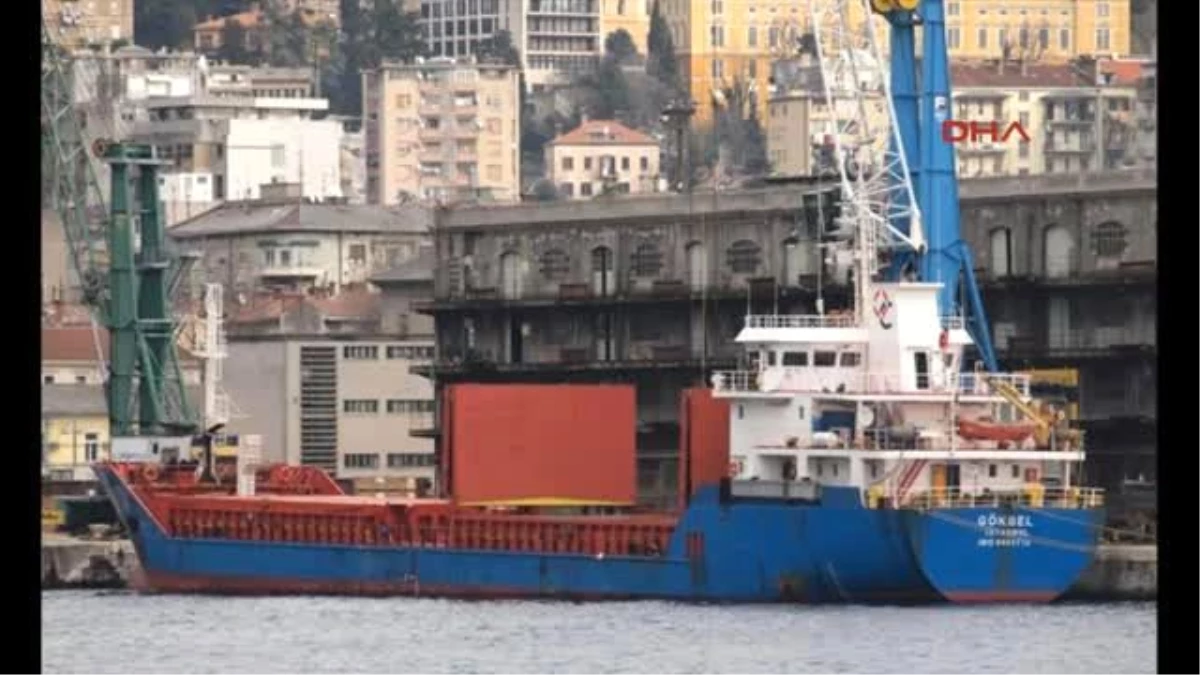 Dha Dış Haber - İtalya\'da Türk Gemisi Battı 1 Ölü, 3 Kişi Kayıp