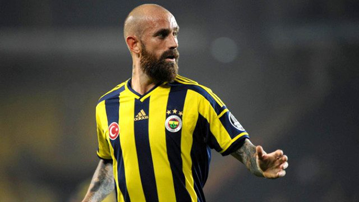 Fenerbahçeli Alves\'te Yırtık, Meireles\'te Ödem Tespit Edildi
