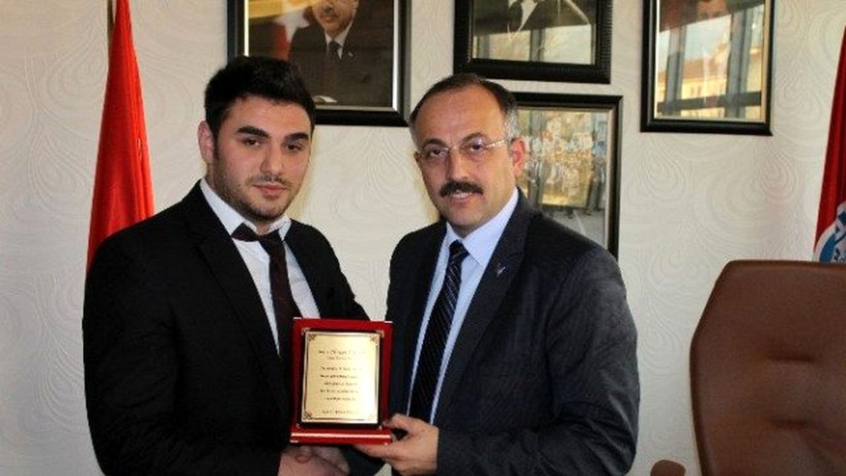 Gürsulu Genç Yazar, Başkan Yıldız\'a Teşekkür Etti