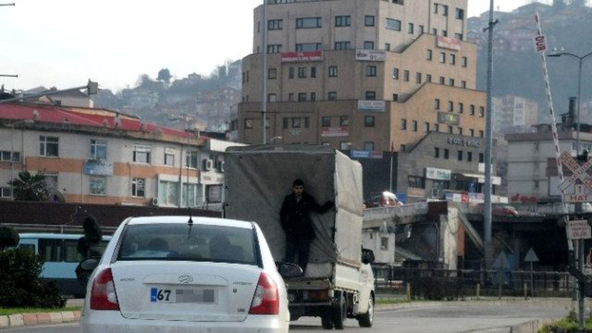 Kamyonette Tehlikeli Yolculuk