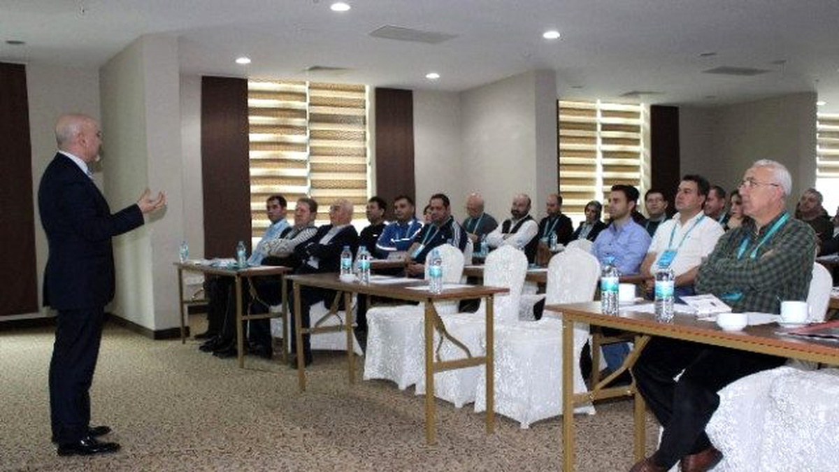 Kayseri Ticaret Odası Kırşehir\'de Meclis Üyelerine \'Liderlik\' Semineri Verdi