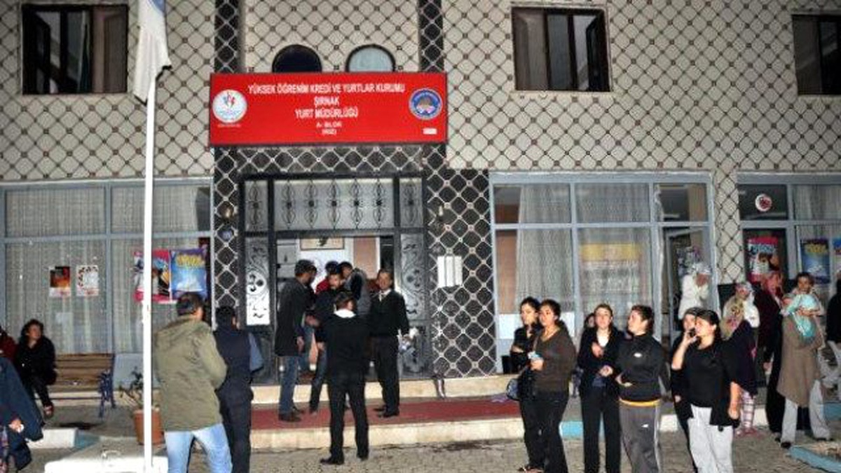Kız Yurdundakı Yangın Panik Yarattı: 12 Öğrenci Dumandan Etkilendi