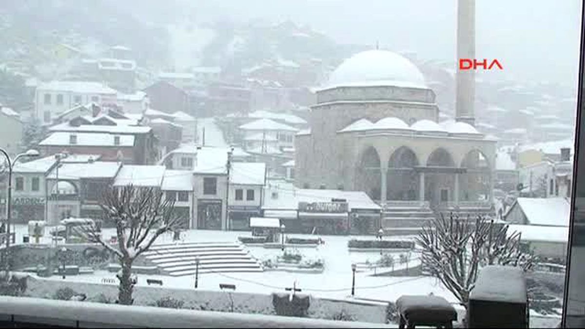 Kosova\'da Kar Kalınlığı Yarım Metreyi Buldu