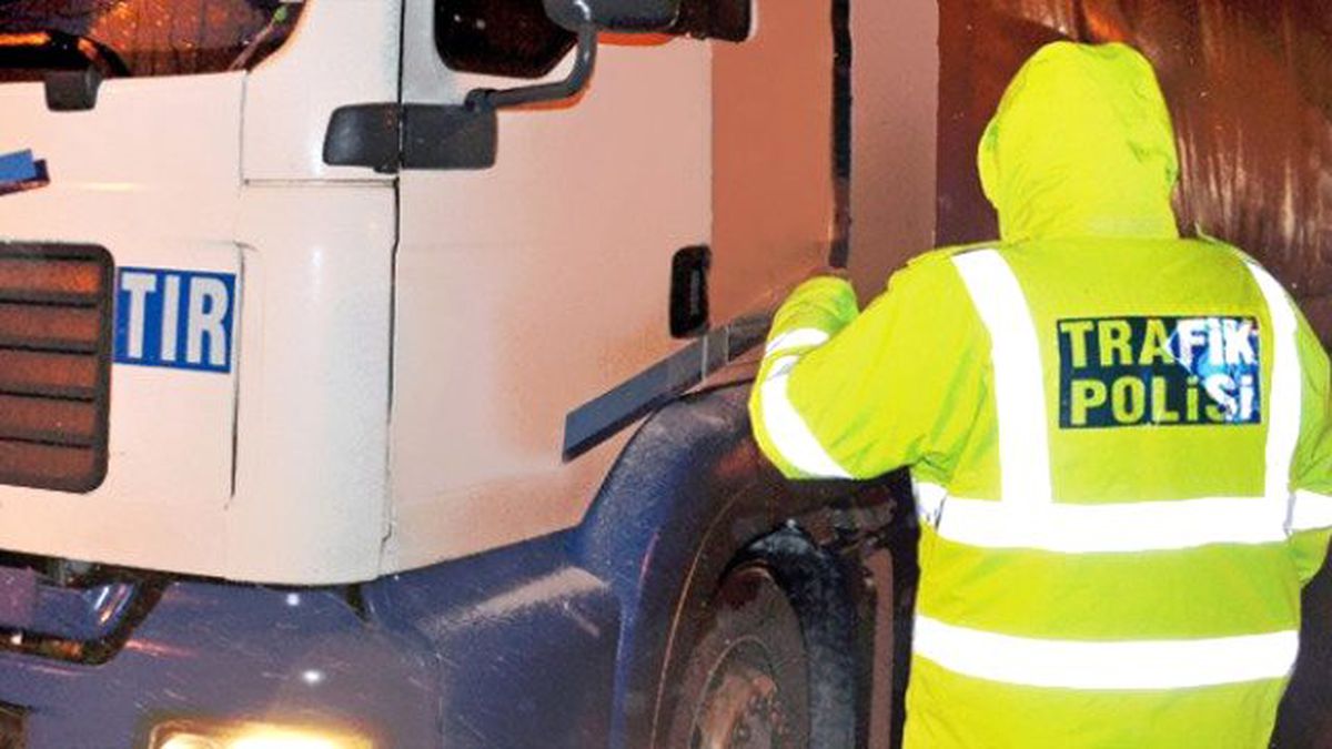 Polisin Yakaladığı Rüşvet Alan Polislere 10 Ay Ceza
