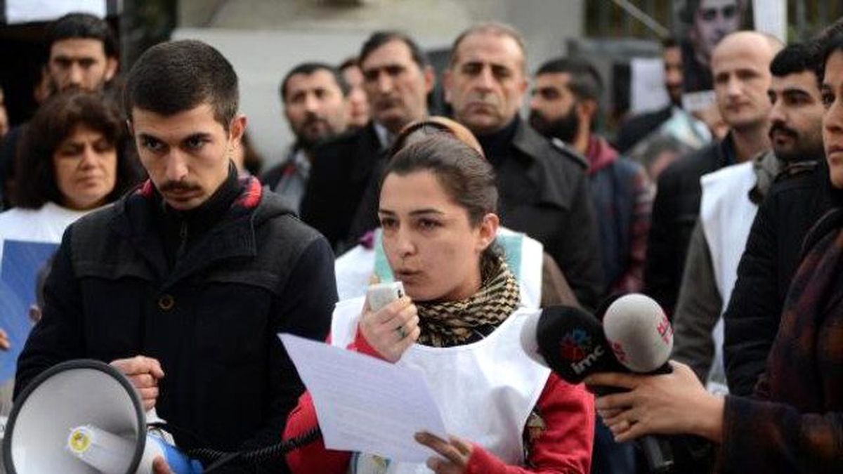 Uludere\'nin Yıldönümünde Beyoğlu\'nda Tabutlu Eylem