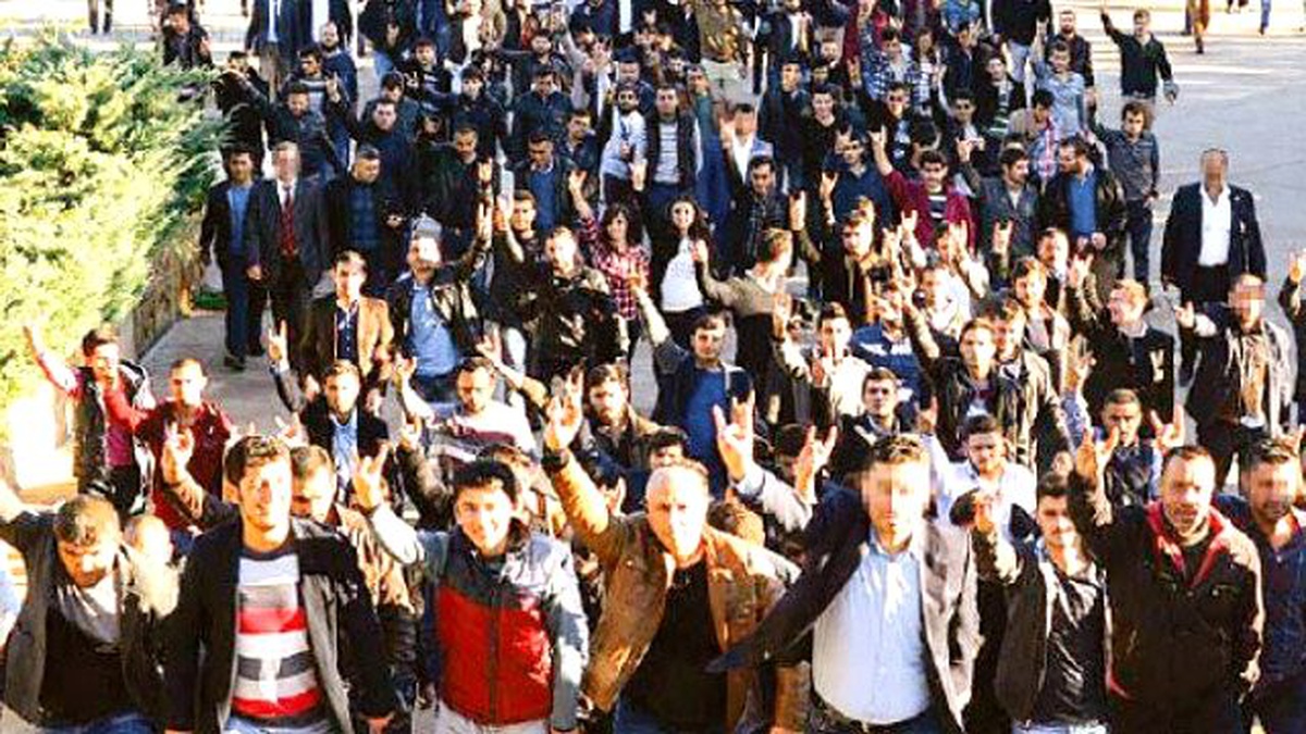 Üniversiteleri Karıştıran Takım Elbiseliler Kim?