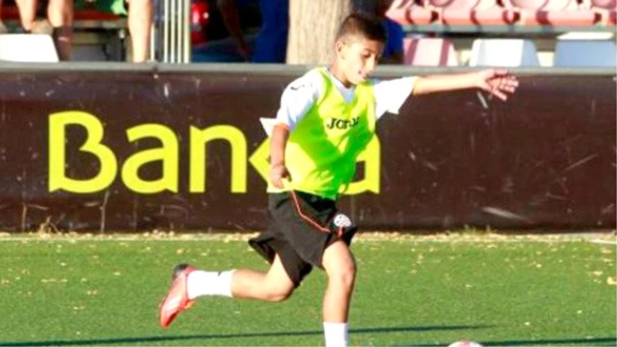 12 Yaşındaki Türk Futbolcu İspanya\'yı Salladı