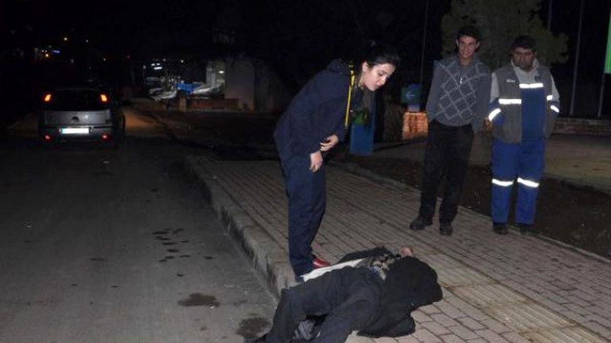 İslahiye\'de Alkol Alıp Kaldırımda Sızdı