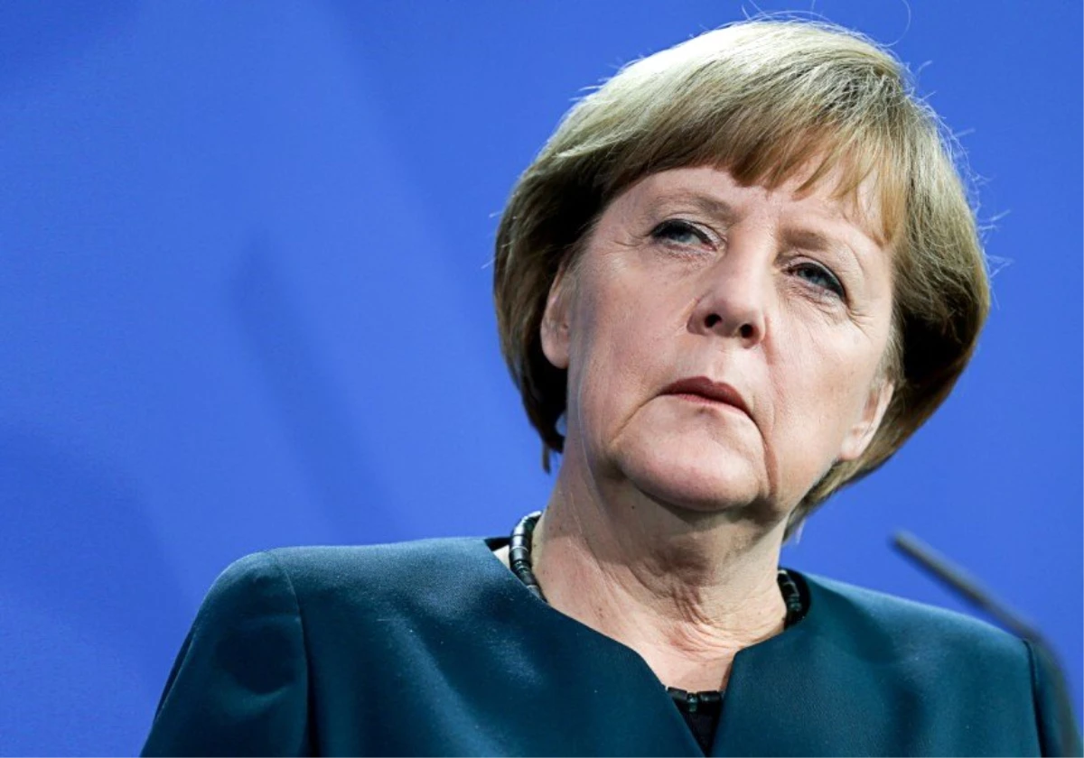 Almanya Başbakanı Merkel\'e Casus Yazılım Şoku