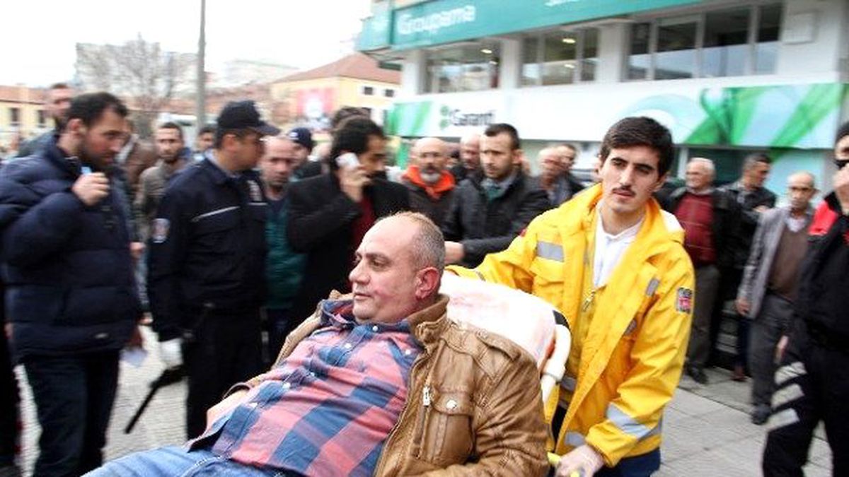 Amcasını Sokak Ortasında Bıçakladı