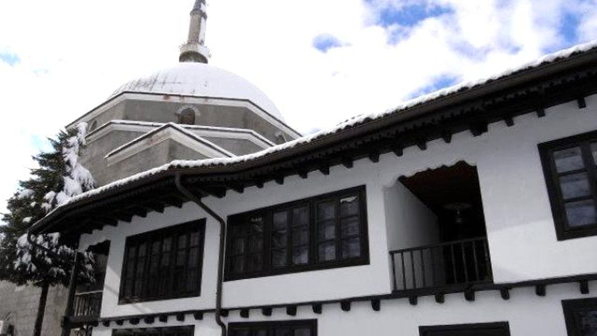 Kosova Beyaza Büründü