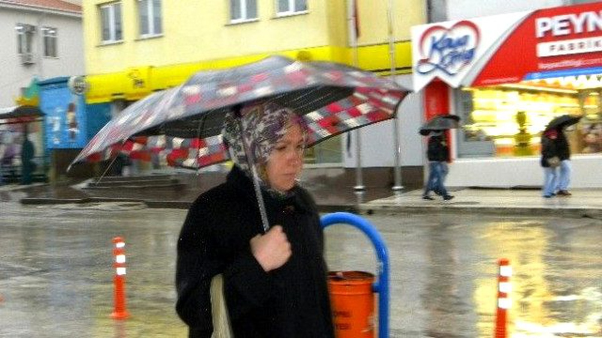 Sadık Ahmet Caddesi\'nde Yağmur Suyu Tahliye Merkezi Çalışması