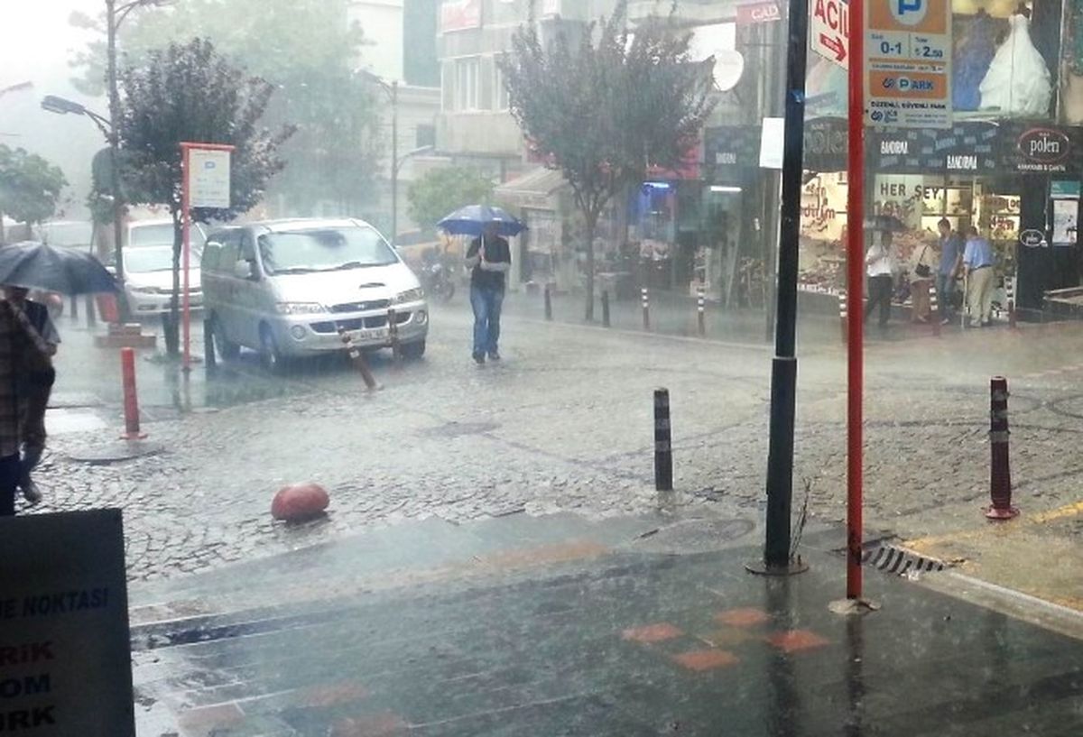 Bandırma\'da Şiddetli Yağmur