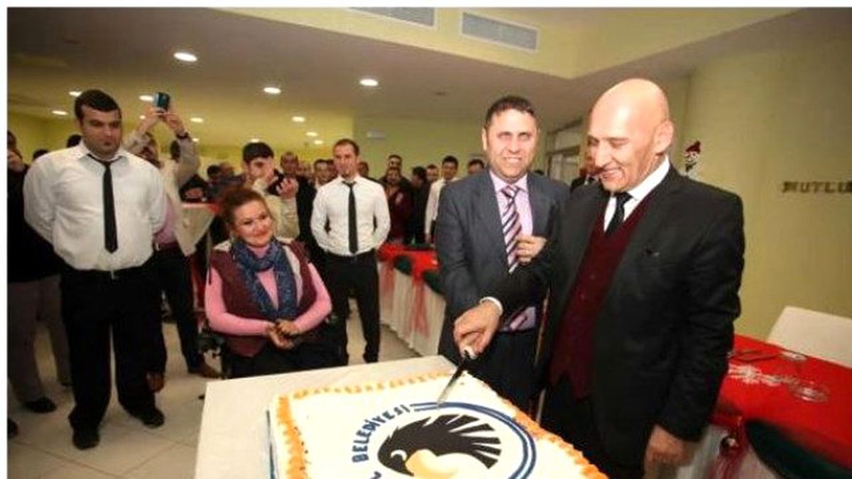 Başkan Altınok Öz\'e Sürpriz Doğum Günü