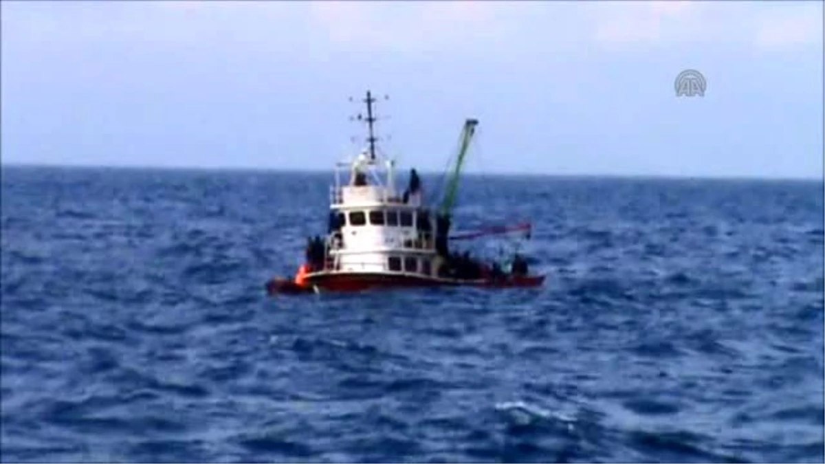 Batmak Üzere Olan Teknedeki 131 Kaçak Göçmen Kurtarıldı