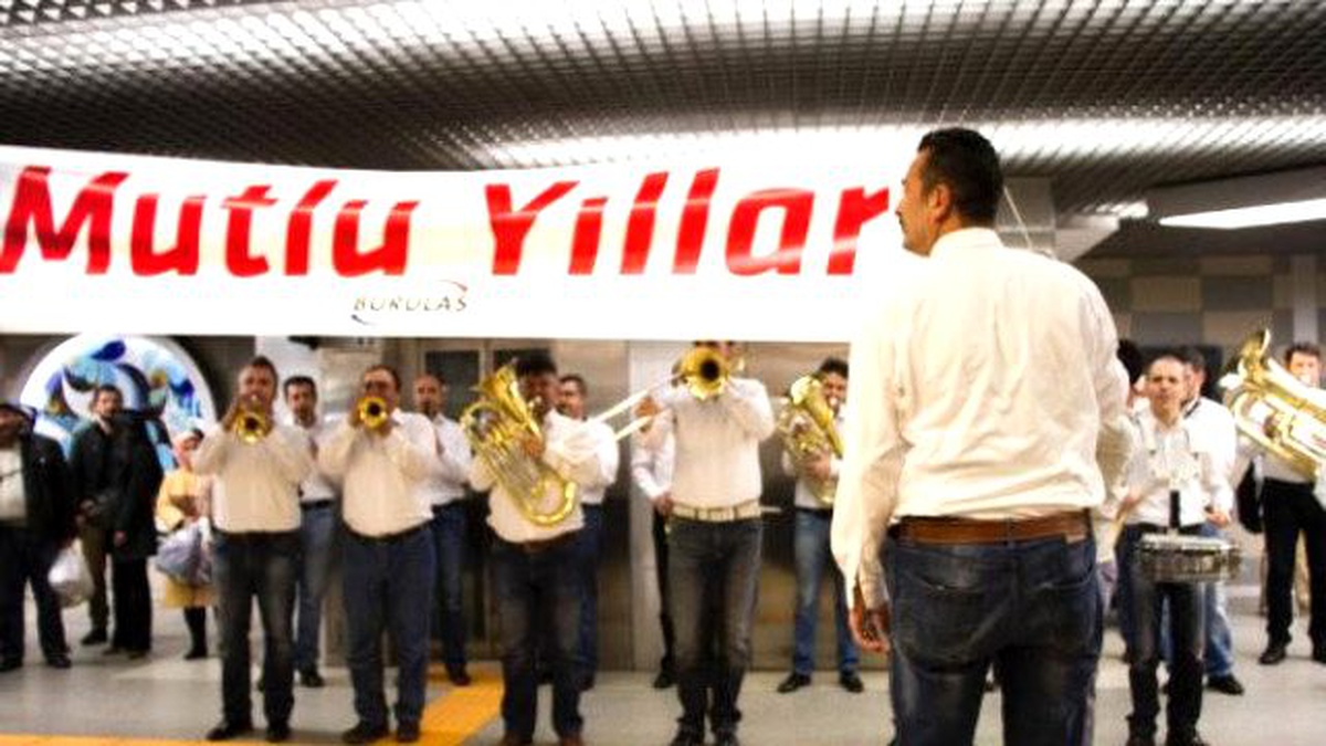 Belediye Bandosundan Tren İstasyonunda Sürpriz Konser