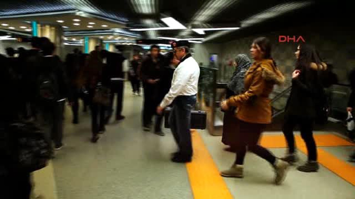 Bursa Belediye Bandosundan Tren İstasyonunda Sürpriz Konser