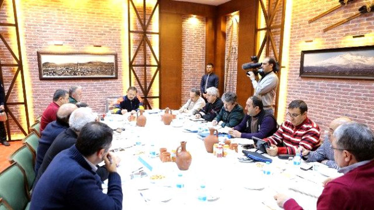 Kayseri\'de Mesai Bitti Demeyip, Toplantıda Sabahladılar