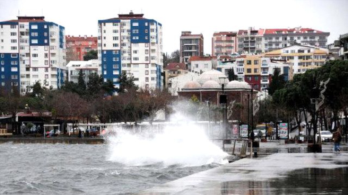 Çanakkale Deniz ve Hava Ulaşımına Fırtına Engeli