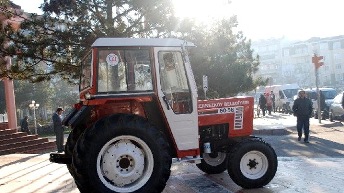 Çerkezköy Belediyesi Bir Traktörü Daha Yeniledi